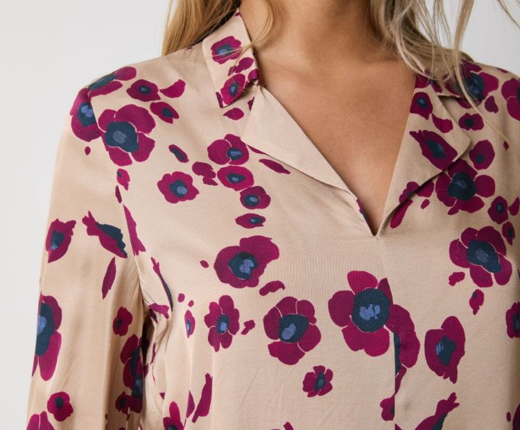 Immagine di Blusa in raso stampato con scollo a V